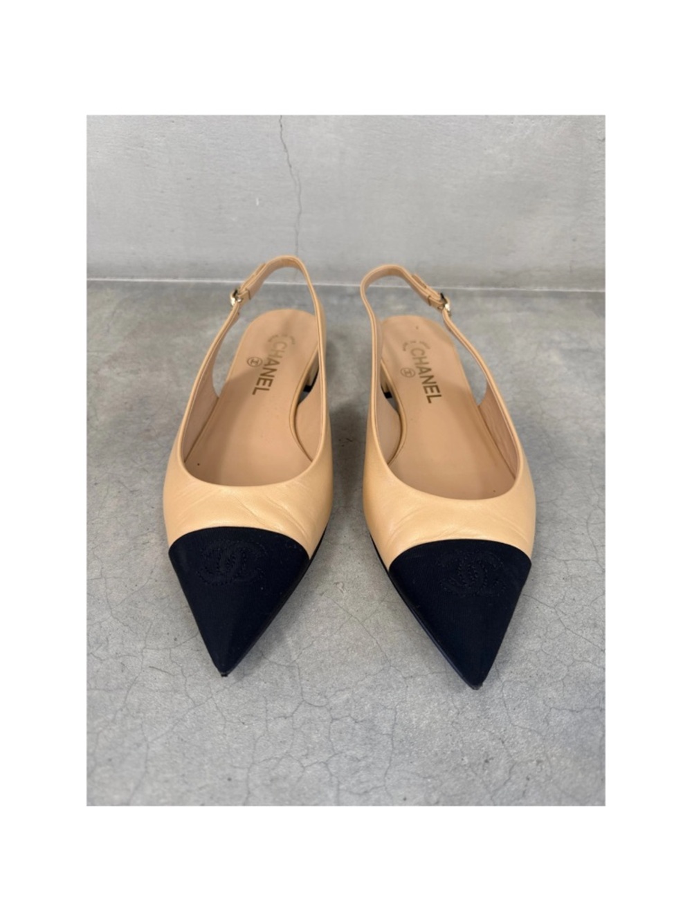 CHANEL Beige and Black Pointed Slingback Flats - Picture 2 of 10